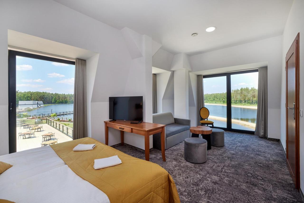 Debowy Dwor Hotel Ruda Rozaniecka Ngoại thất bức ảnh