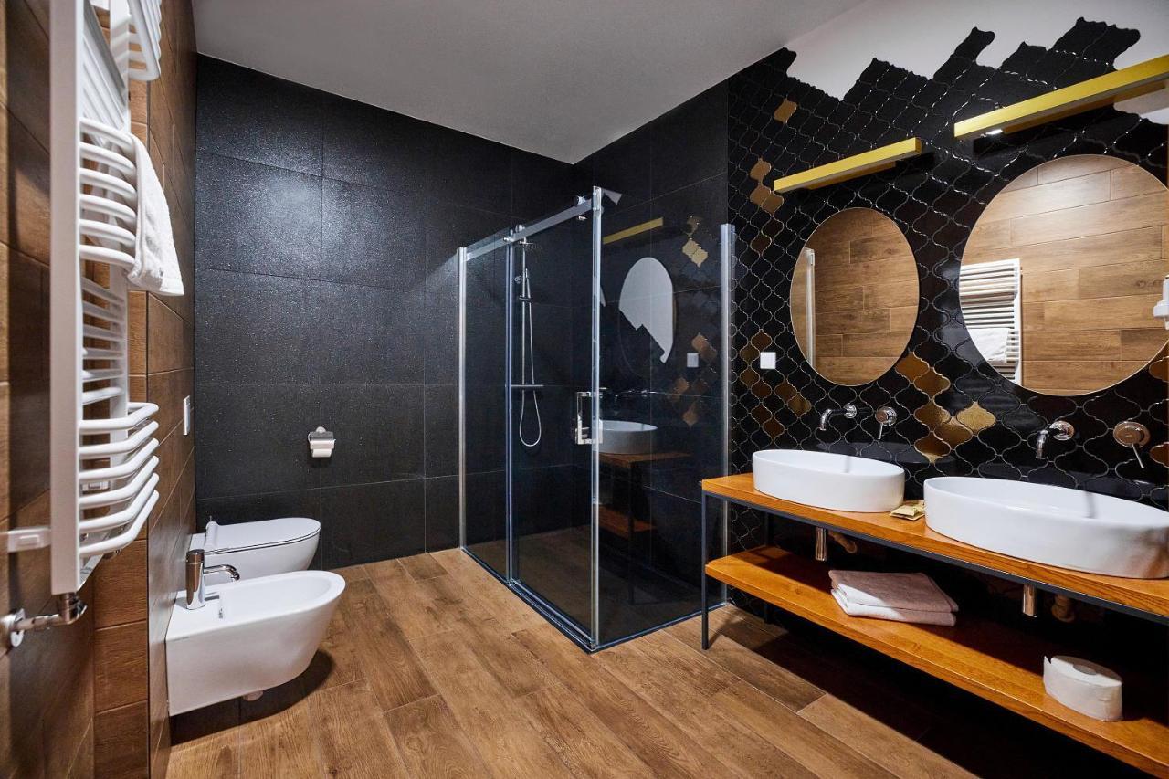 Debowy Dwor Hotel Ruda Rozaniecka Ngoại thất bức ảnh