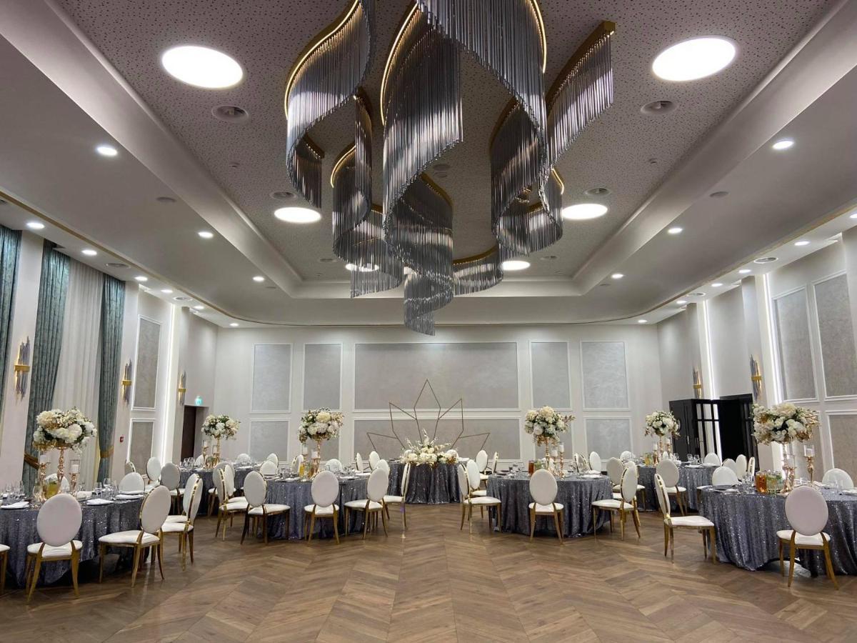 Debowy Dwor Hotel Ruda Rozaniecka Ngoại thất bức ảnh