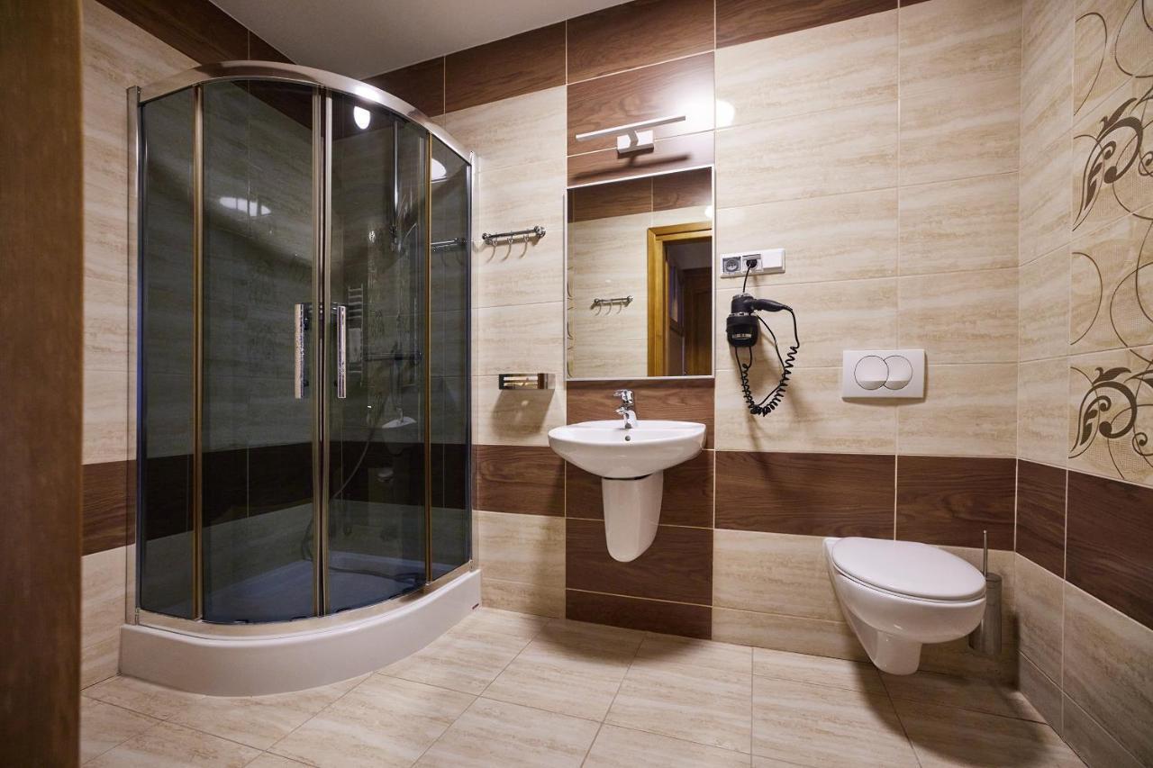 Debowy Dwor Hotel Ruda Rozaniecka Phòng bức ảnh