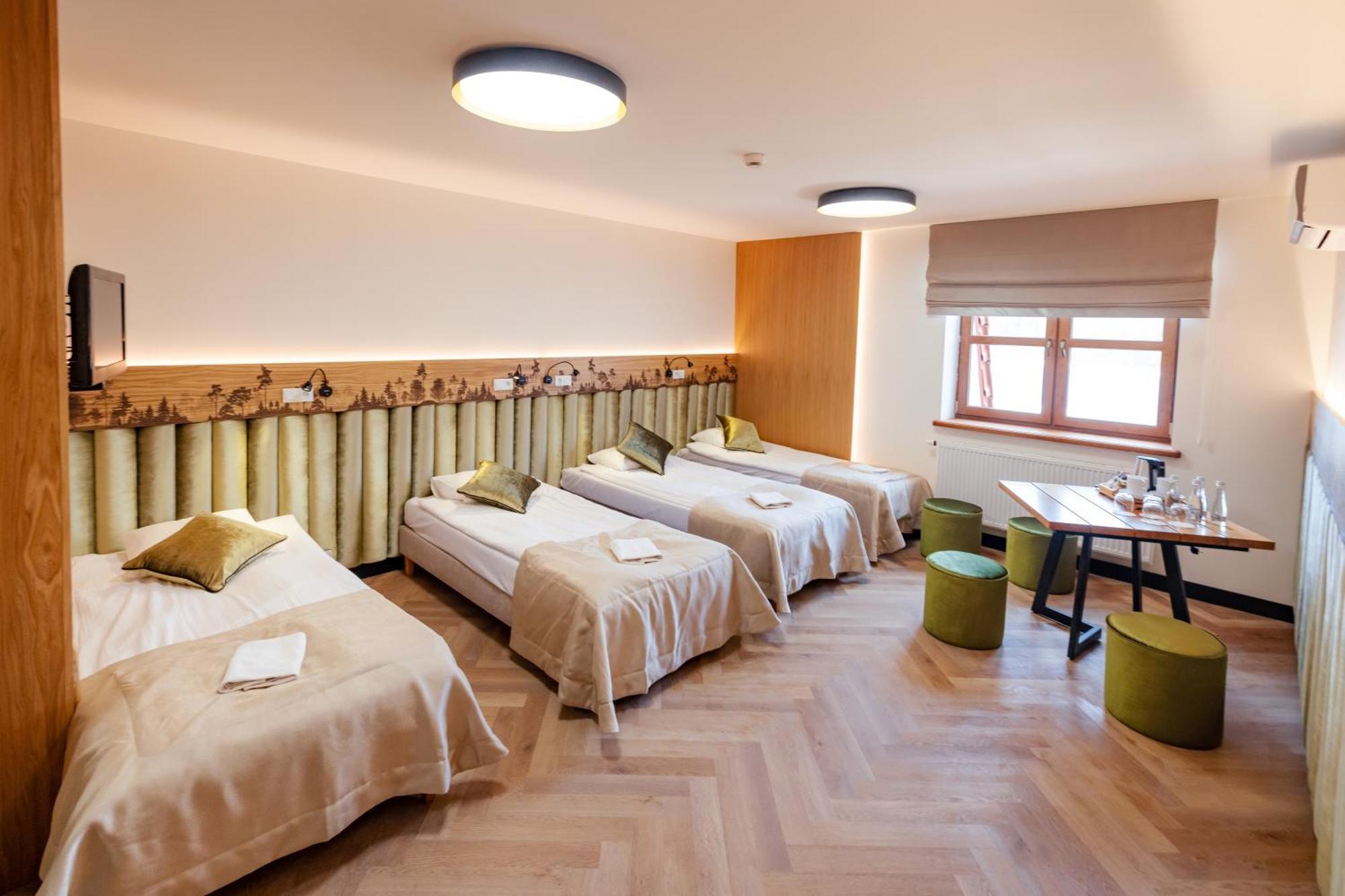 Debowy Dwor Hotel Ruda Rozaniecka Ngoại thất bức ảnh