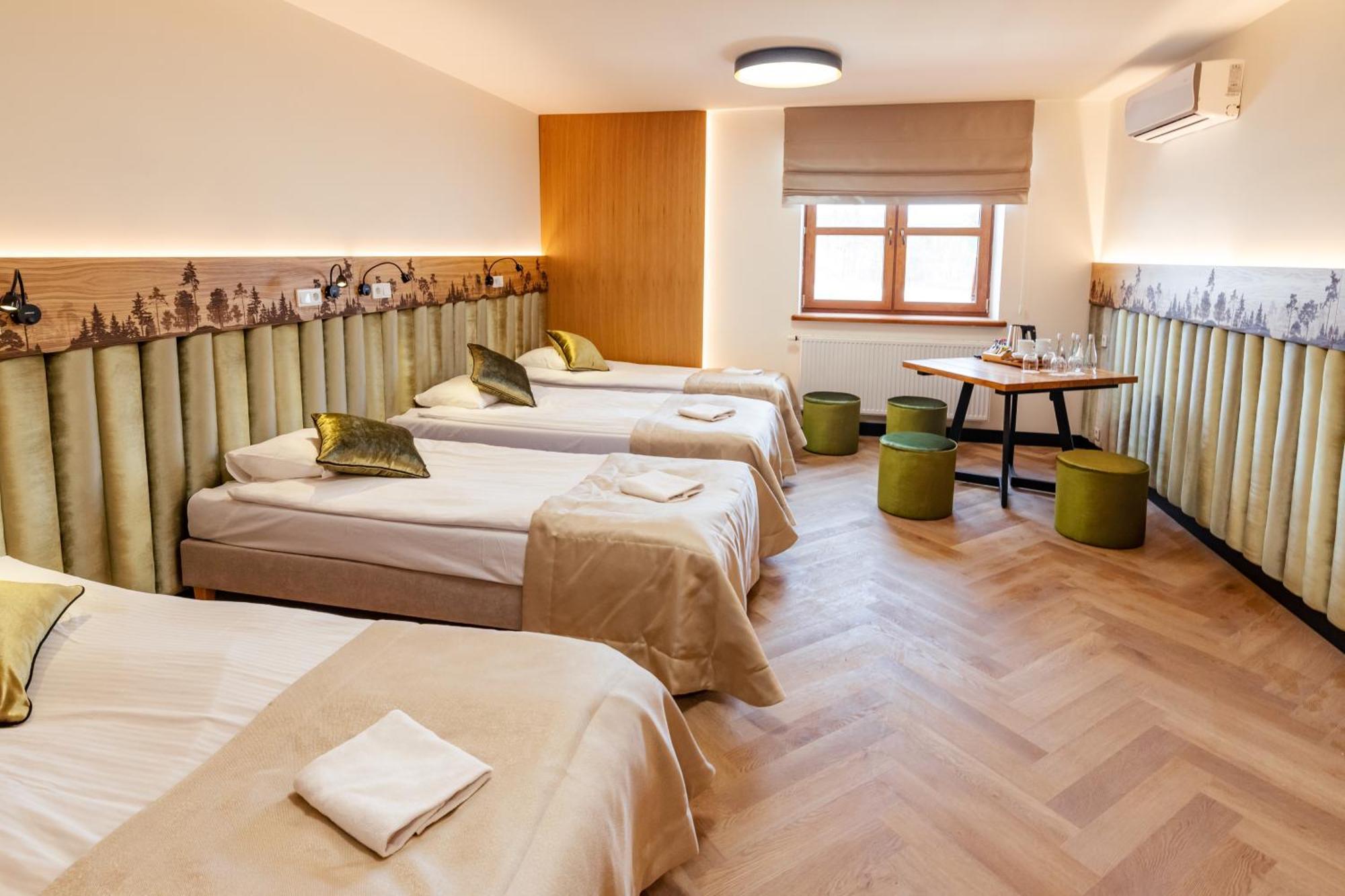 Debowy Dwor Hotel Ruda Rozaniecka Ngoại thất bức ảnh