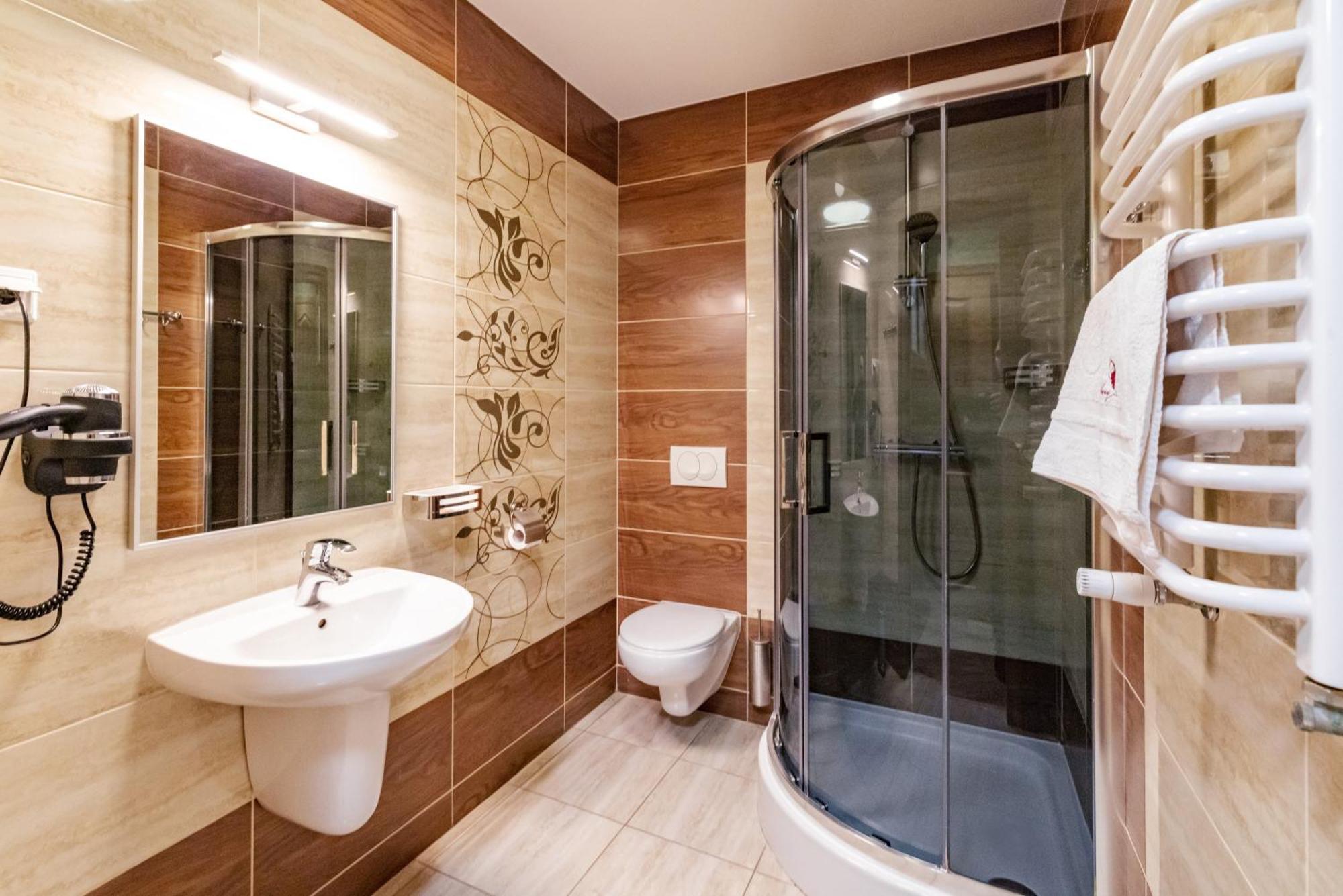 Debowy Dwor Hotel Ruda Rozaniecka Ngoại thất bức ảnh